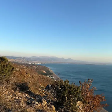 Aleksi Hotel Shëngjin